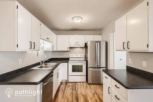 Building Photo - 6285 Kahler Dr NE