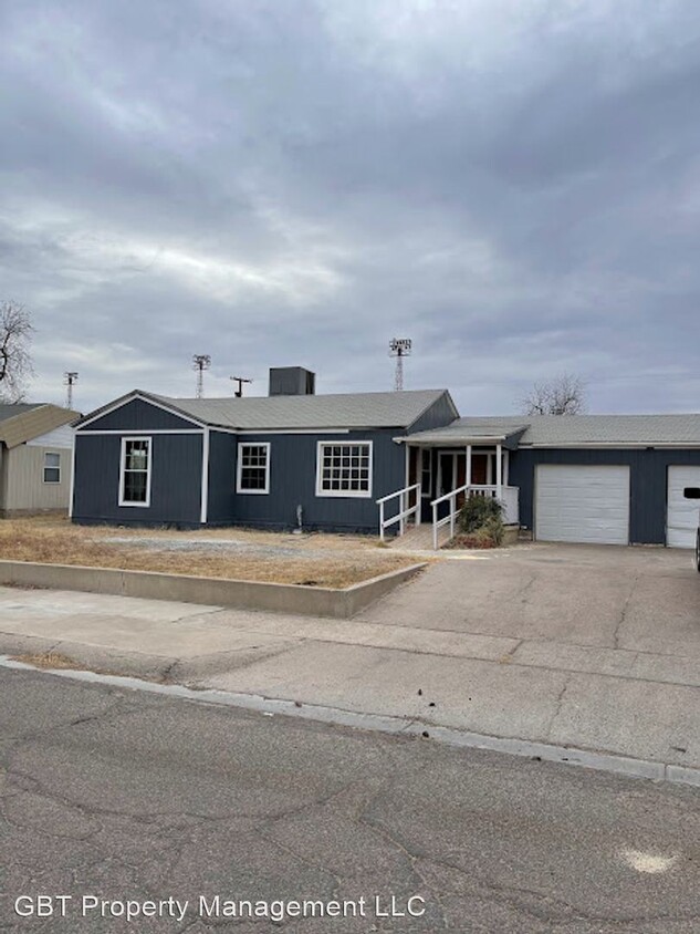 Primary Photo - 3 br, 2 bath House - 516 S. Cedar St