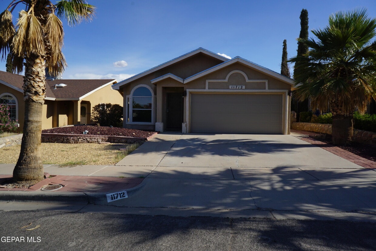 Primary Photo - 11712 Balladeer Ave