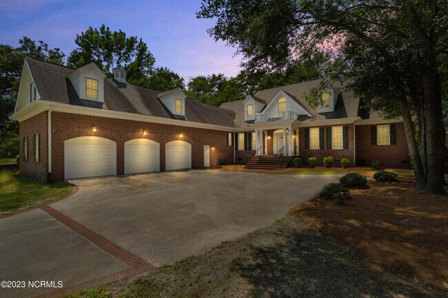 Foto del edificio - 140 River Woods Dr