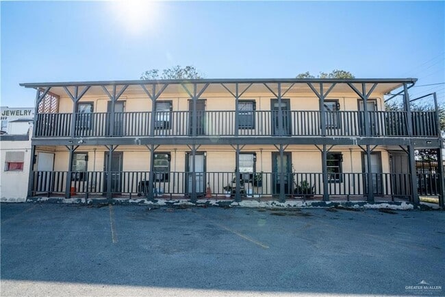 Foto del edificio - 130 N Texas Ave