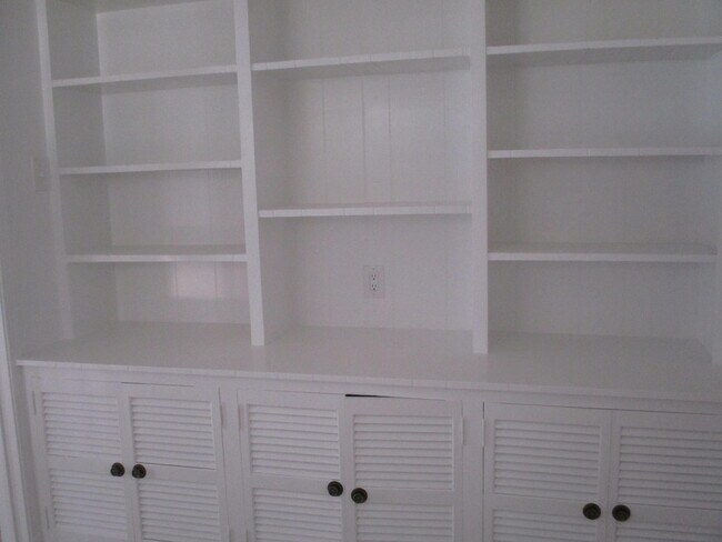 Building Photo - 6312 Fiesta Dr