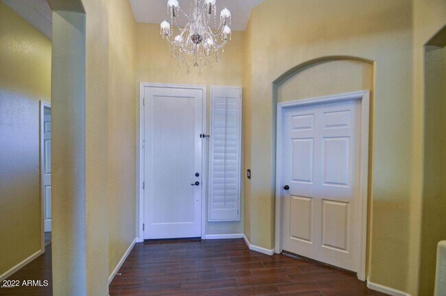 Foto del edificio - 714 E Hampton Ct