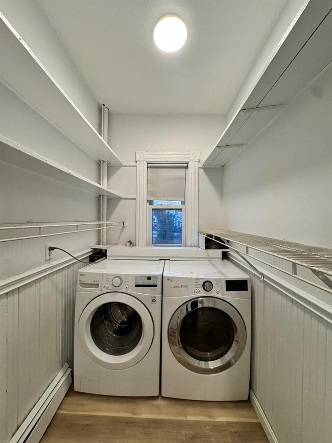 Building Photo - 136 Sharon St