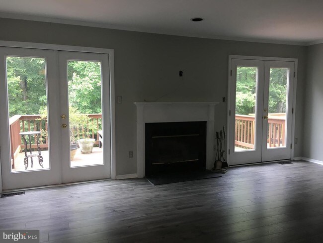 Foto del edificio - 7826 Old Farm Ln
