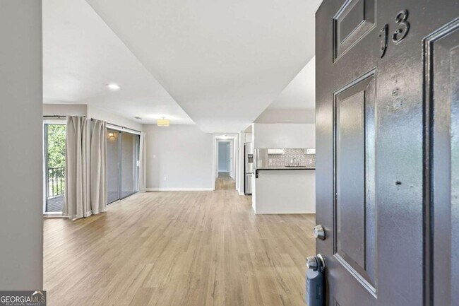 Building Photo - 605 Candler St