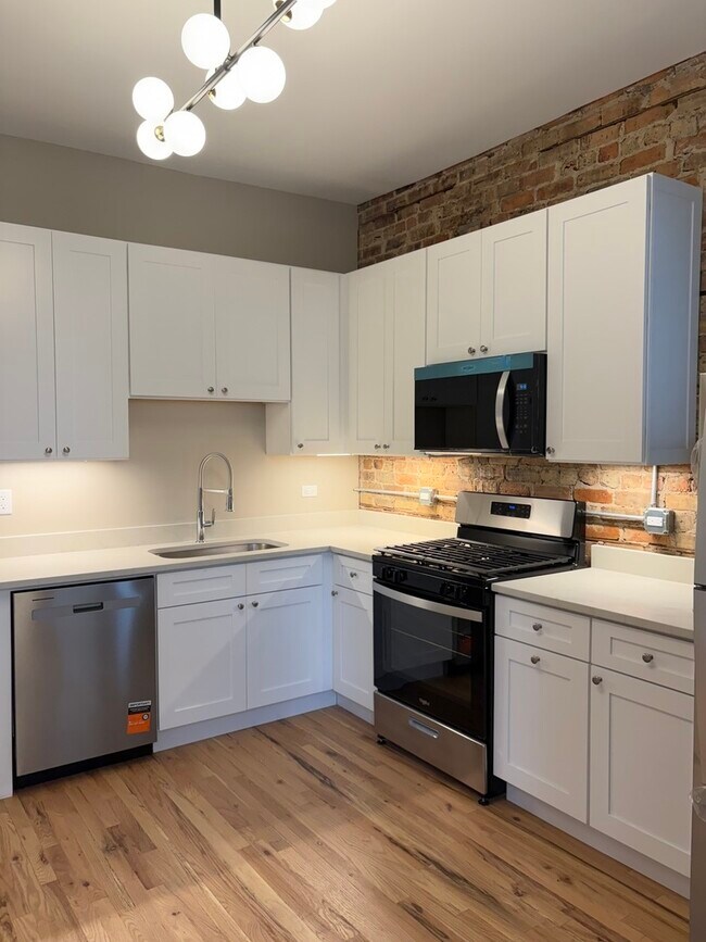 Foto del edificio - 3350 N Kenmore Ave