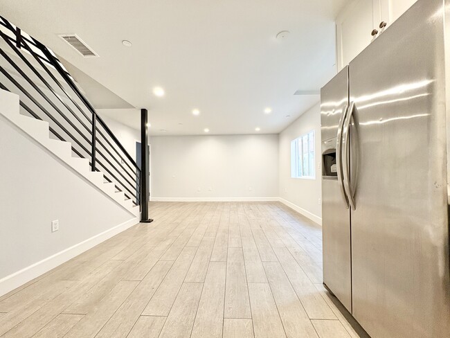 Foto del edificio - 6032 Romaine St