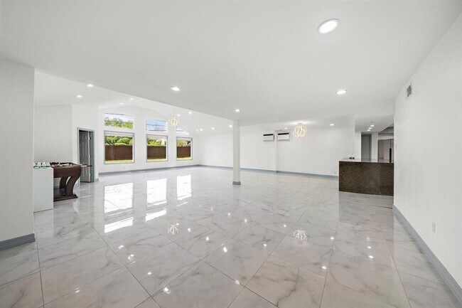 Foto del edificio - 1068 Chimney Rock Rd