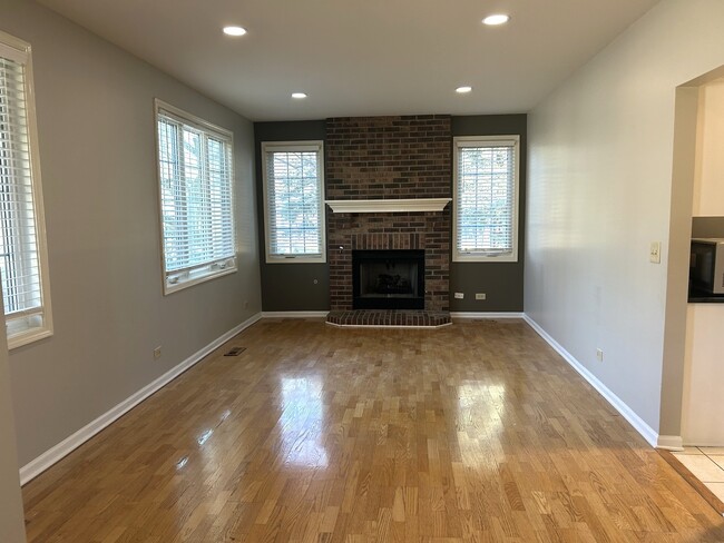 Foto del edificio - 1227 S Parkside Dr