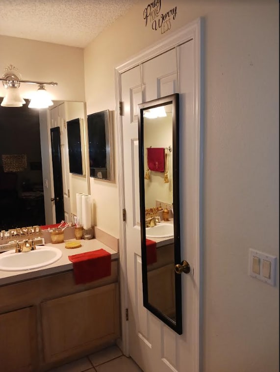 Closet - 232 Strawflower Ct