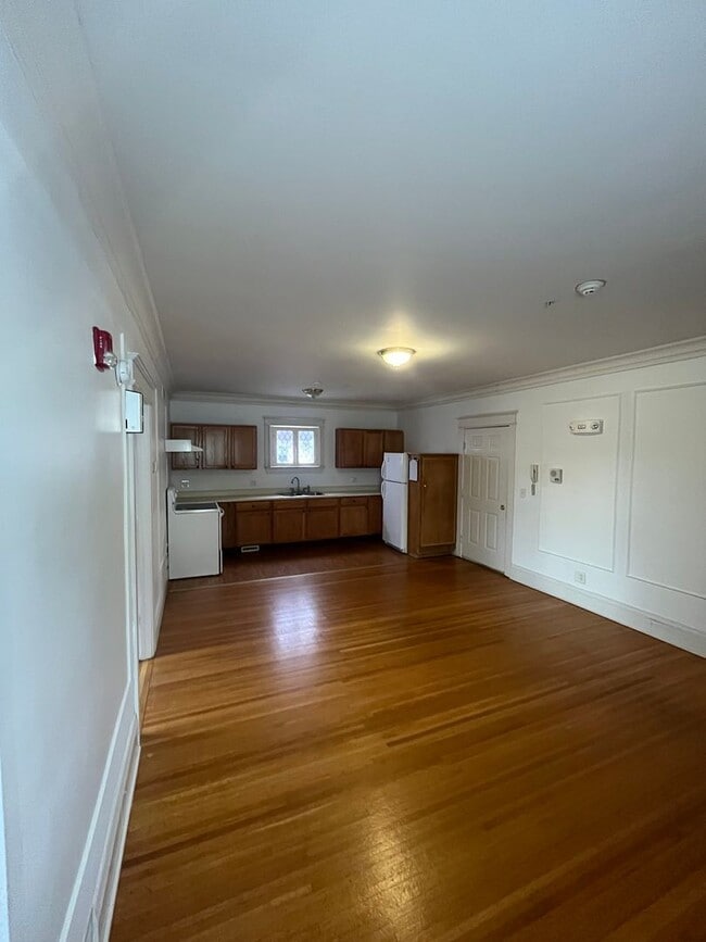 Building Photo - 2729 Dewey Ave