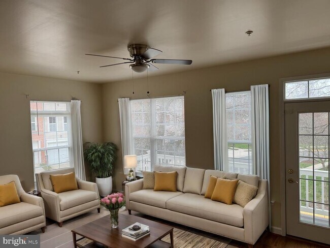Foto del edificio - 5543 Hartfield Ave