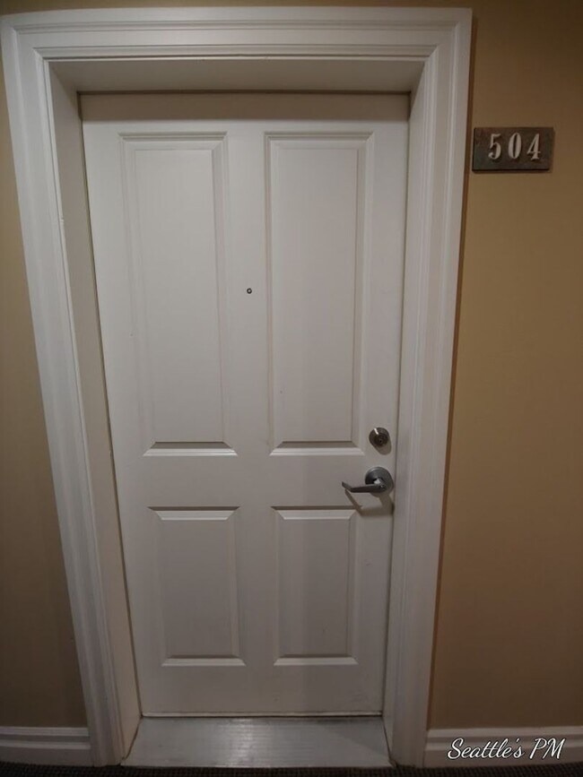 Foto del edificio - Top Floor Condo Located in First Hill with 2 Parking Spots Included!!!