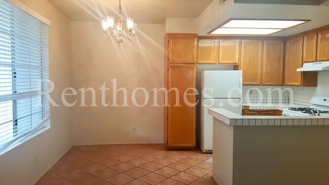 Building Photo - Mira Mesa, 11530 Caminito La Bar #121- Lig...