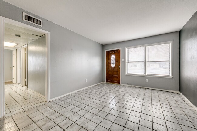 Foto del edificio - 2509 Valwood Pky