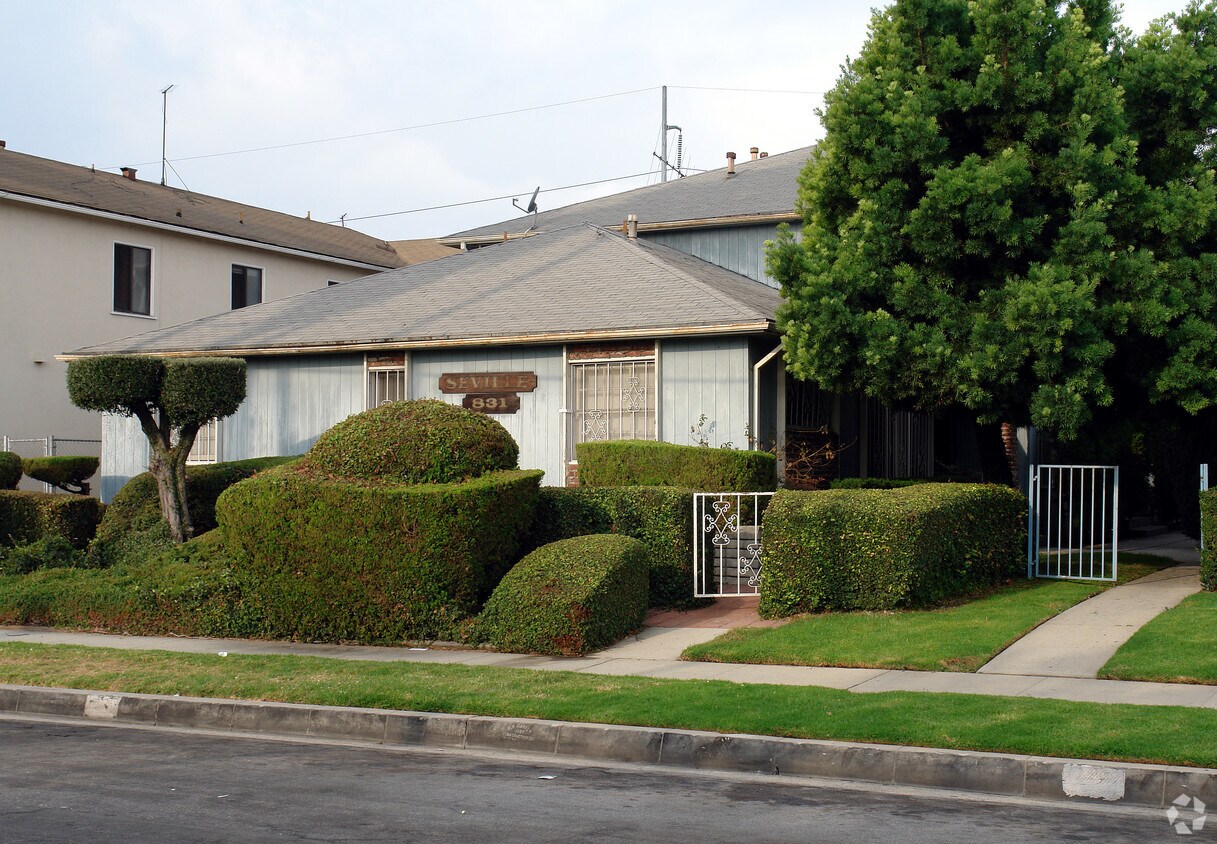 Primary Photo - 831 Austin Ave
