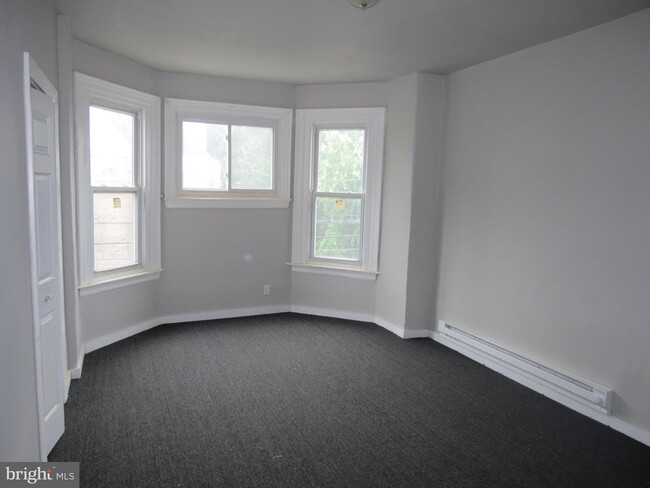 Building Photo - 5045 Pulaski Ave