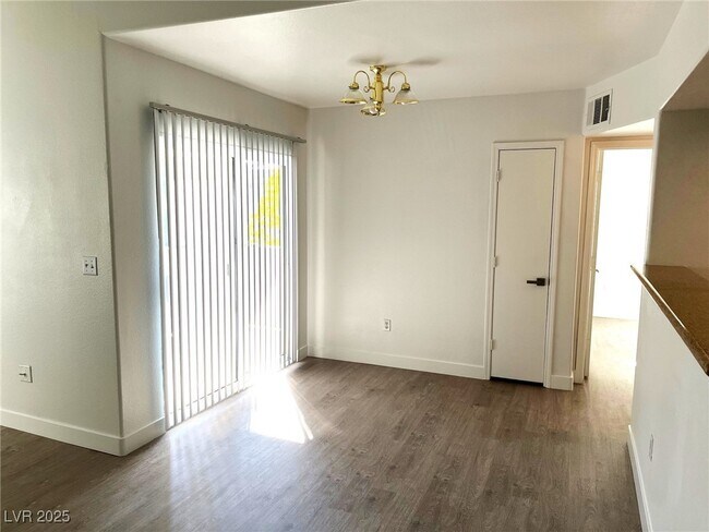 Foto del edificio - 7255 W Sunset Rd