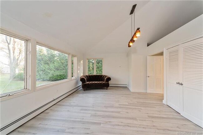 Building Photo - 80 Soundview Dr