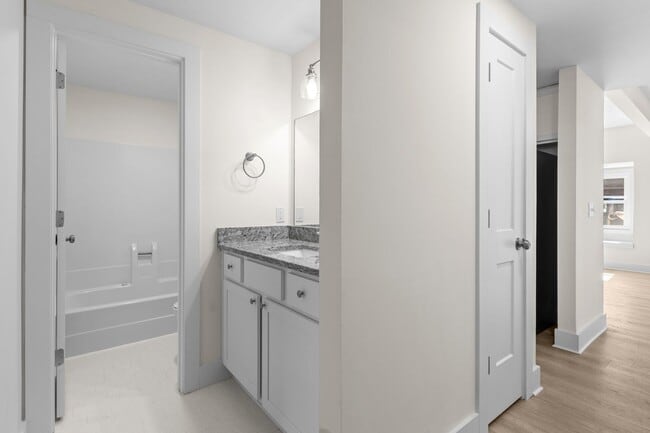 Building Photo - AVAILABLE NOW. 3 BED 1 BATH. IDEAL LOCATION IN BELLEVUE. CLOSE TO EVERYTHING WEST NASHVILLE. NEWL...