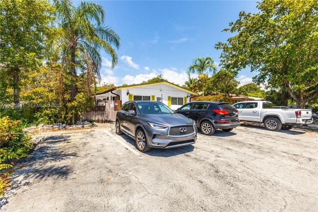 Building Photo - 1305 NE 2nd Ave