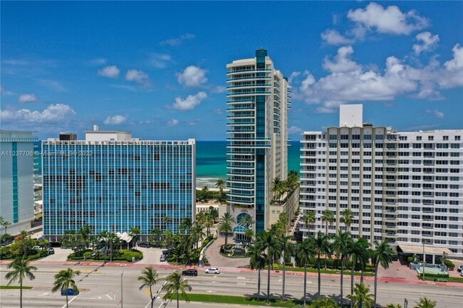 Building Photo - 5025 Collins Ave