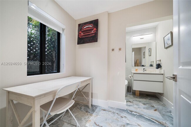 Foto del edificio - 1663 SW 13th St