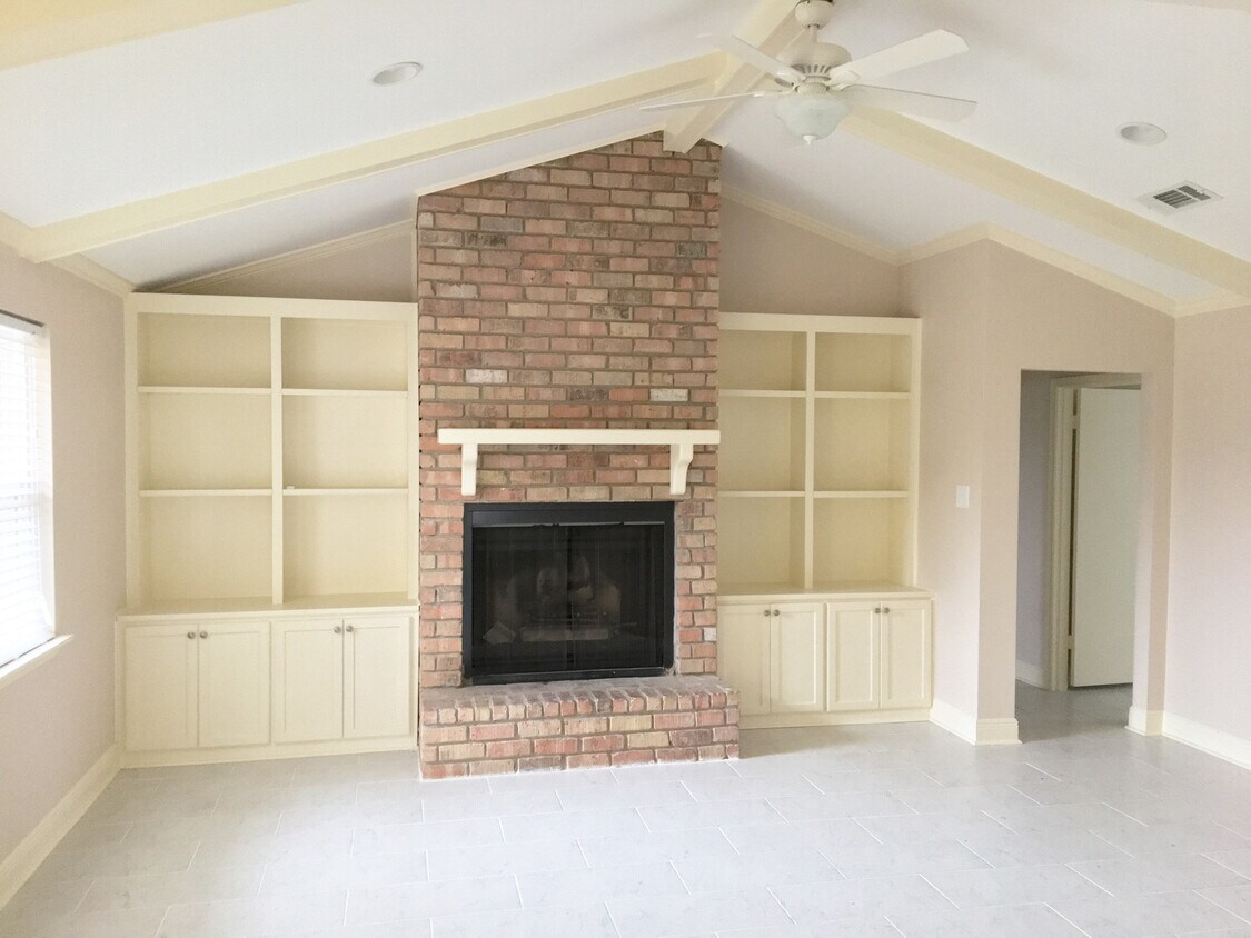 Foto principal - 2223 Firewood Dr