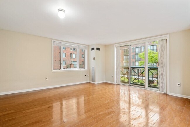 Foto del edificio - 10 Rogers St