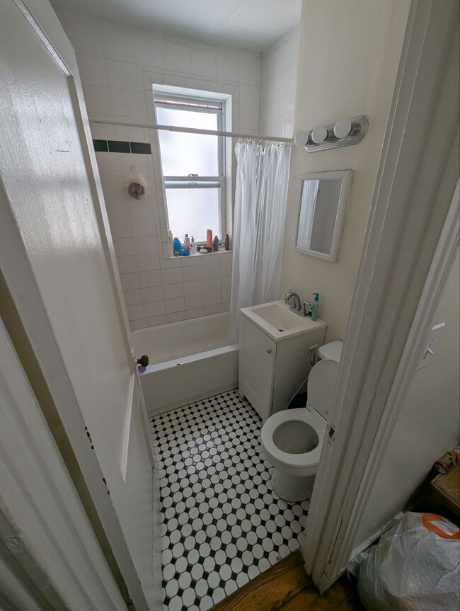 Building Photo - 386 Riverway