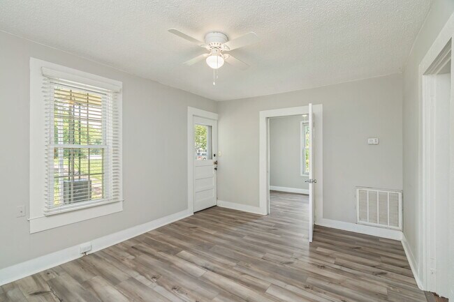 Foto del edificio - 4100 Garnet Dr