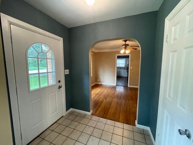 Building Photo - Awesome Sprawling Ranch  Home on the NW Side