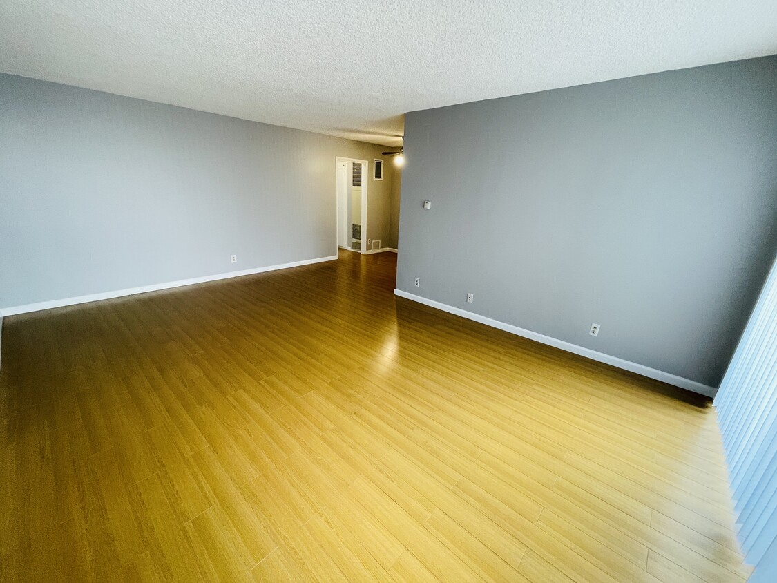 Unit #2 Living Room - 949 N Alfred St