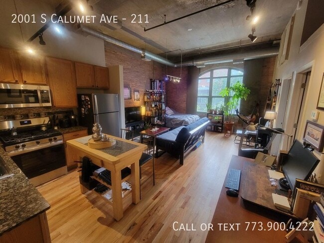 Building Photo - 2001 S Calumet Ave