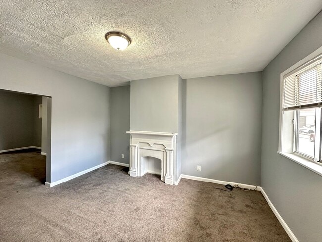 Building Photo - 212 8th St