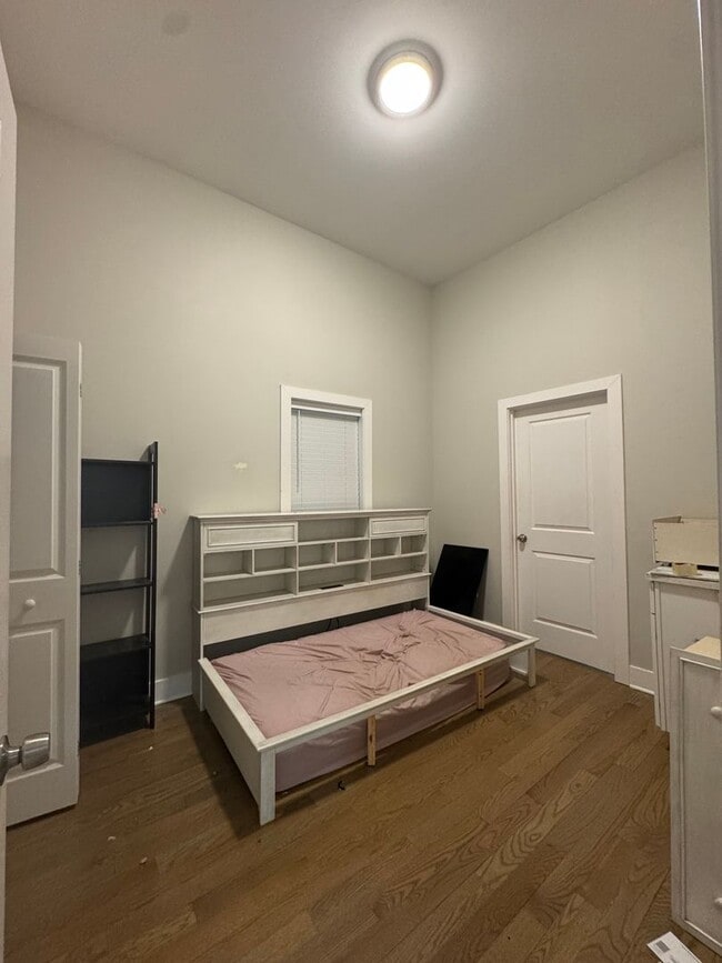 Building Photo - AM-Clybourn LLC