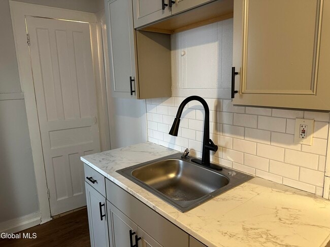 Foto del edificio - 1213 State St