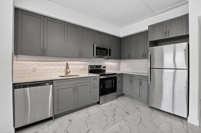 Foto del edificio - 250 W Hidden Valley Blvd