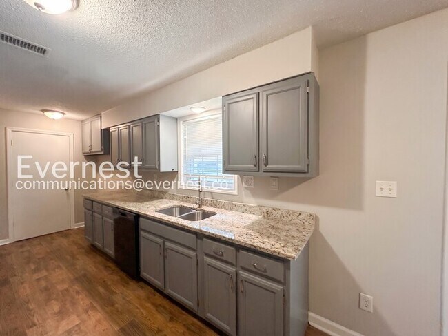 Foto del edificio - 5884 Caroline Dr