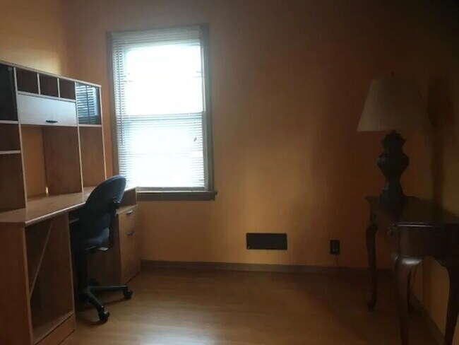 Building Photo - Charming 4-Bedroom Single Family Home on C...