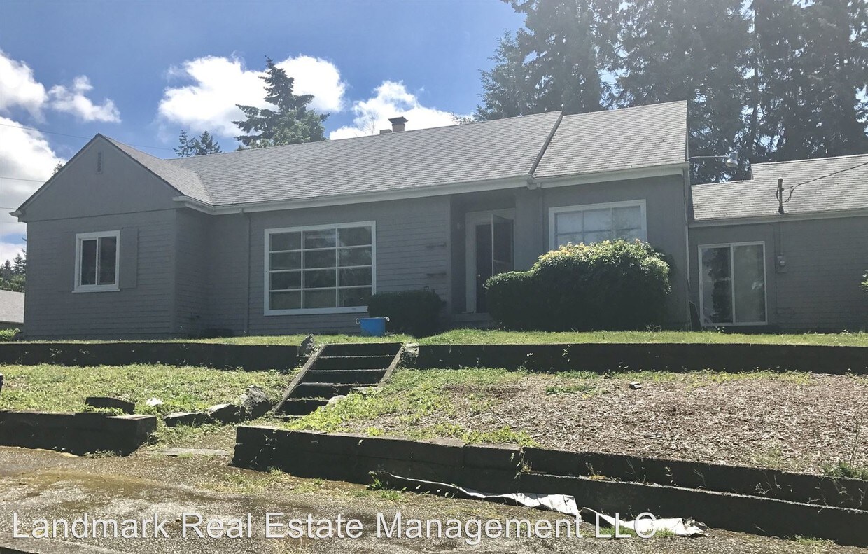 Primary Photo - 6 br, 2.5 bath House - 2012 Lakeway Drive