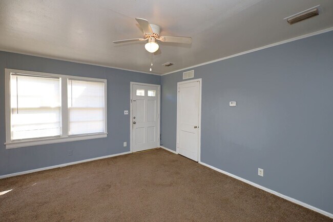 Foto del edificio - 1716 Charlton St