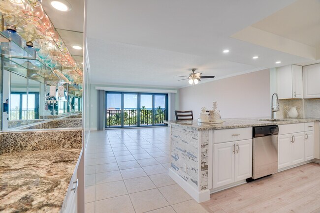 Building Photo - 801 S Ocean Dr