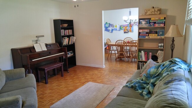 Building Photo - 501 Cranwell Cir