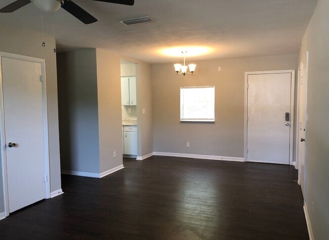Building Photo - Welcome to Your New Home in Newberry! 3 Be...