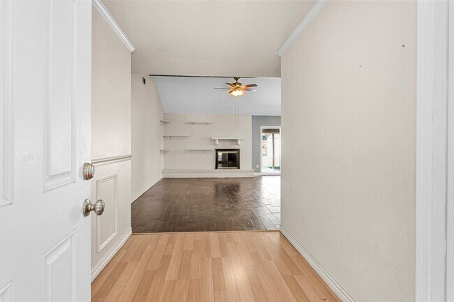 Foto del edificio - 13650 Cherrydown St