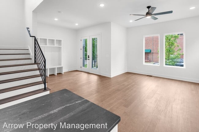 Building Photo - 4 br, 3 bath House - 2419 Batavia St