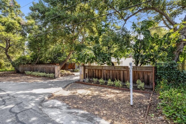 Building Photo - Newly Remodeled Single Family Home in Athe...