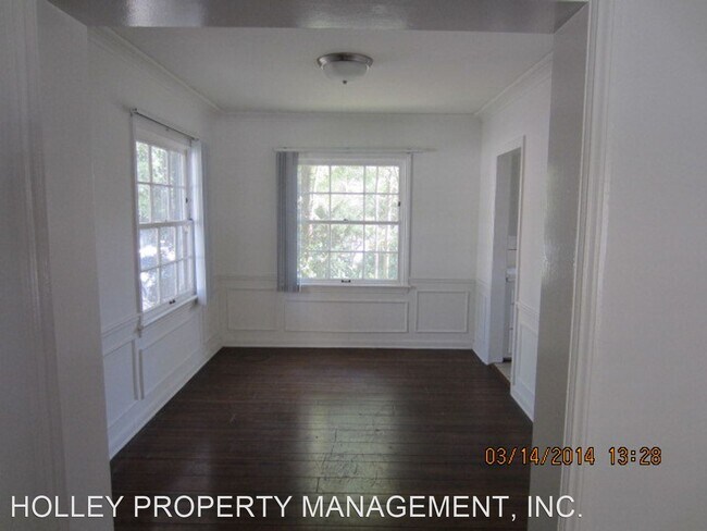 Building Photo - 1000-1004 Tiverton Ave